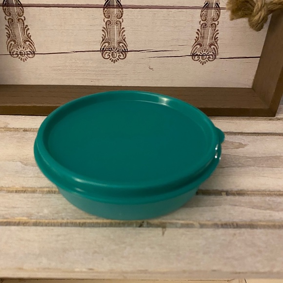 Tupperware Little Wonders Containers Set of 2 - Picture 3 of 4